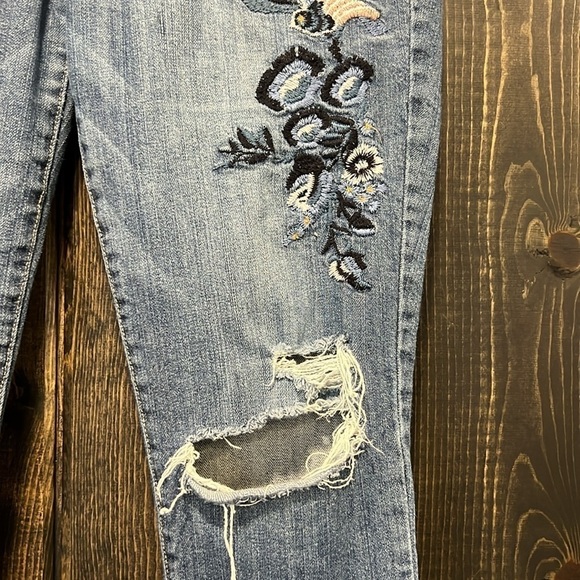Democracy Jeans 8 Girlfriend Floral Embroidery Bird Distressed Ankle Relaxed Mid - Picture 5 of 13